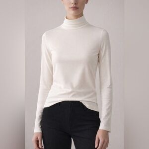 St. John Long Sleeve Mock Neck Ivory Jersey Top size medium